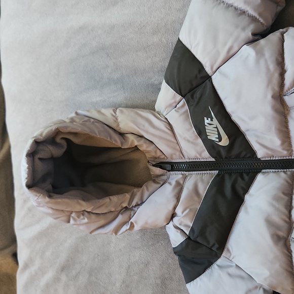 Toddler Nike coat and winter boots - Picture 2 of 12